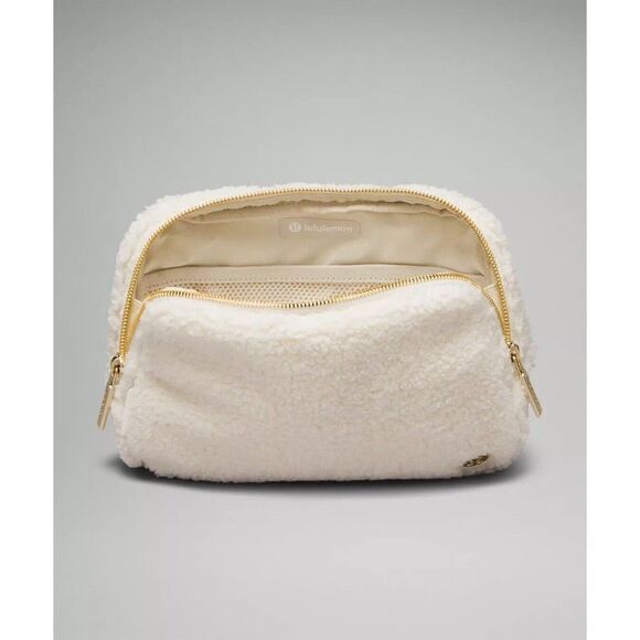 Lululemon Everywhere Fleece Belt Bag - Natural Ivory/Trench 2L New w/tag - Picture 10 of 12